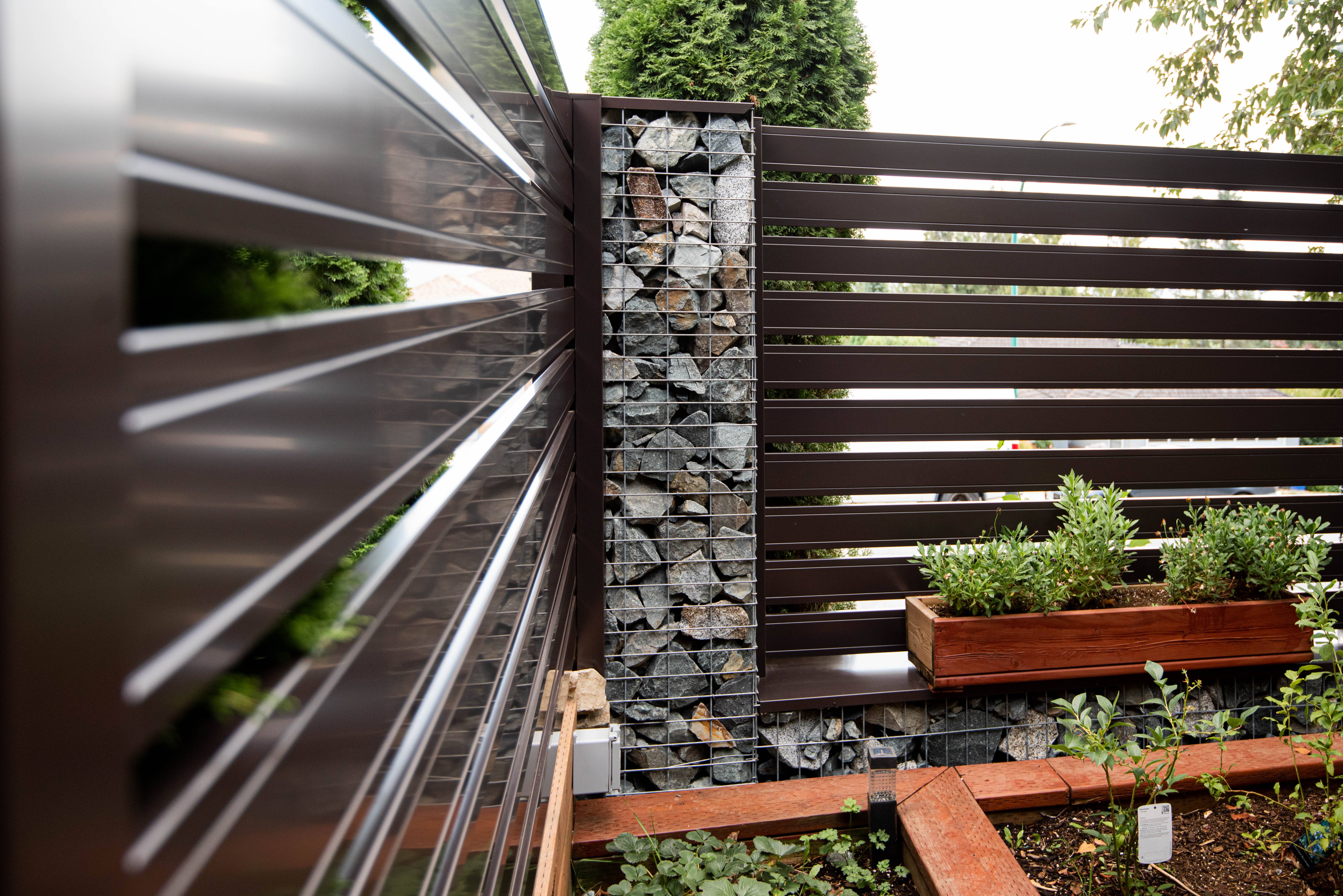 Mek metal forming fence installation in Vancouver