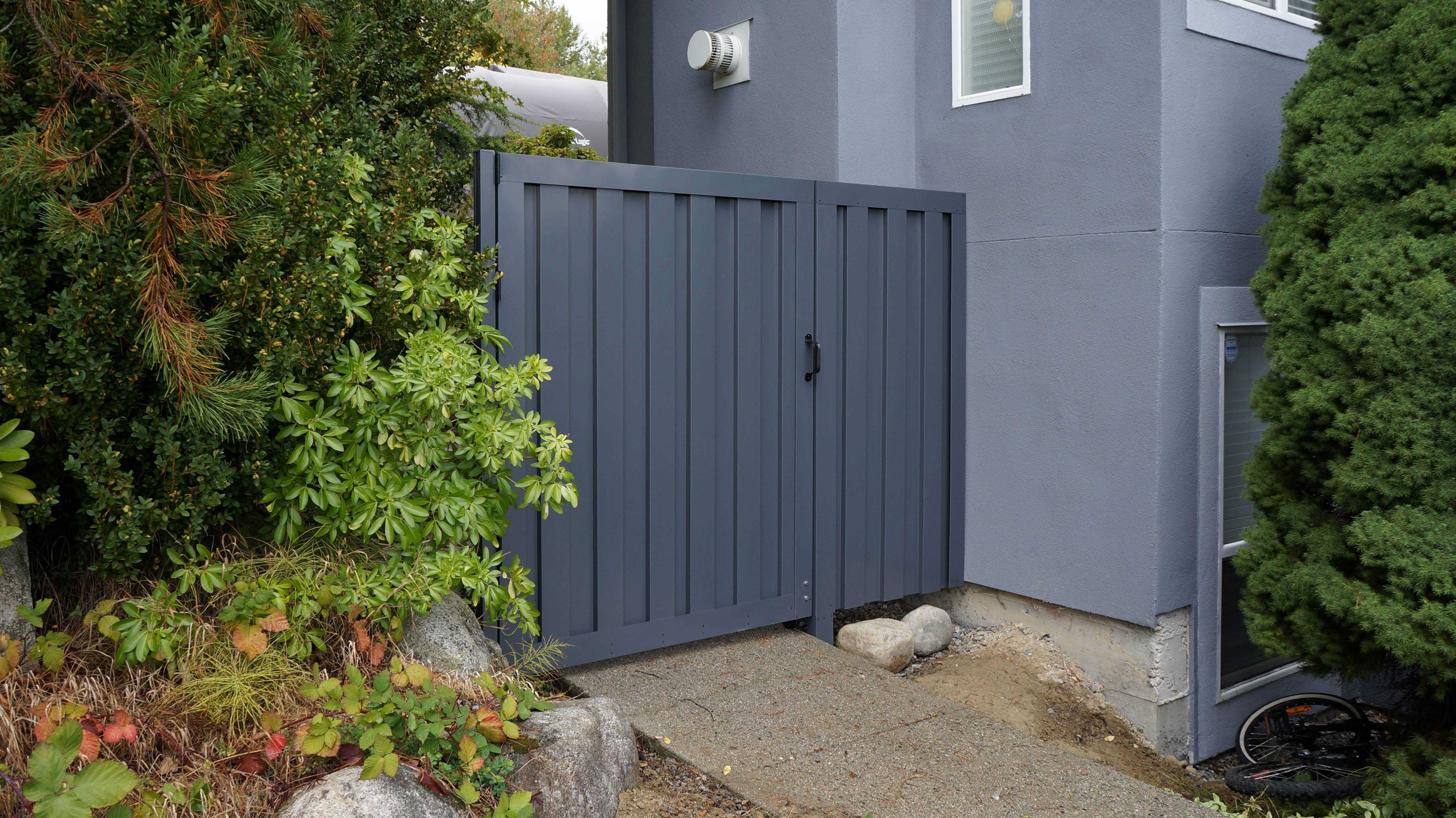 Man Gate front